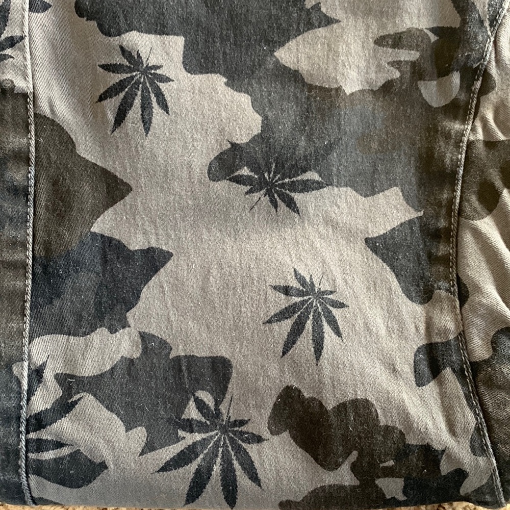 Charles And A Half Men's Jogger Pants Size Medium